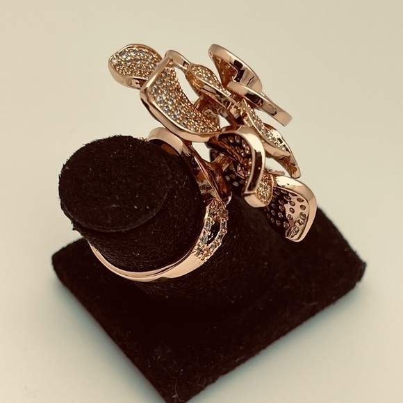 NEW SPARKLED Gold tone bling ring SZ 7 Rose shape - Picture 6 of 9